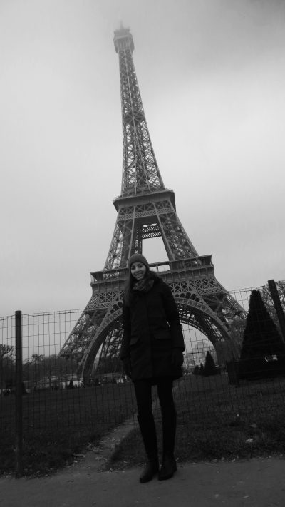 Jessica in front of the Eiffel Tower