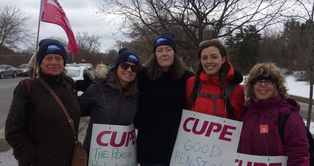 Maureen with cupe 2424